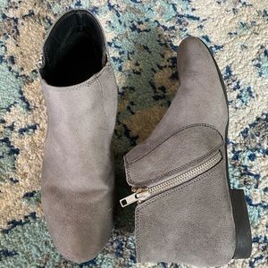 Gray American Eagle Booties